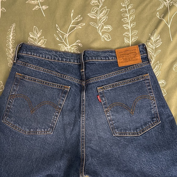 Levi Wedgie Fit Ankle Women's Jeans - Picture 2 of 2